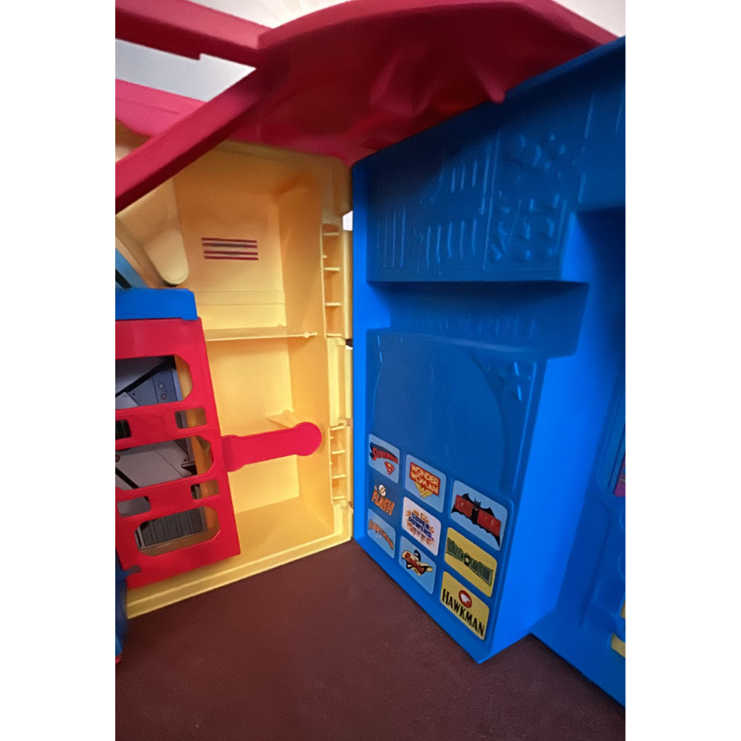 Super Powers Hall Of Justice by Kenner complete with instructions very nice