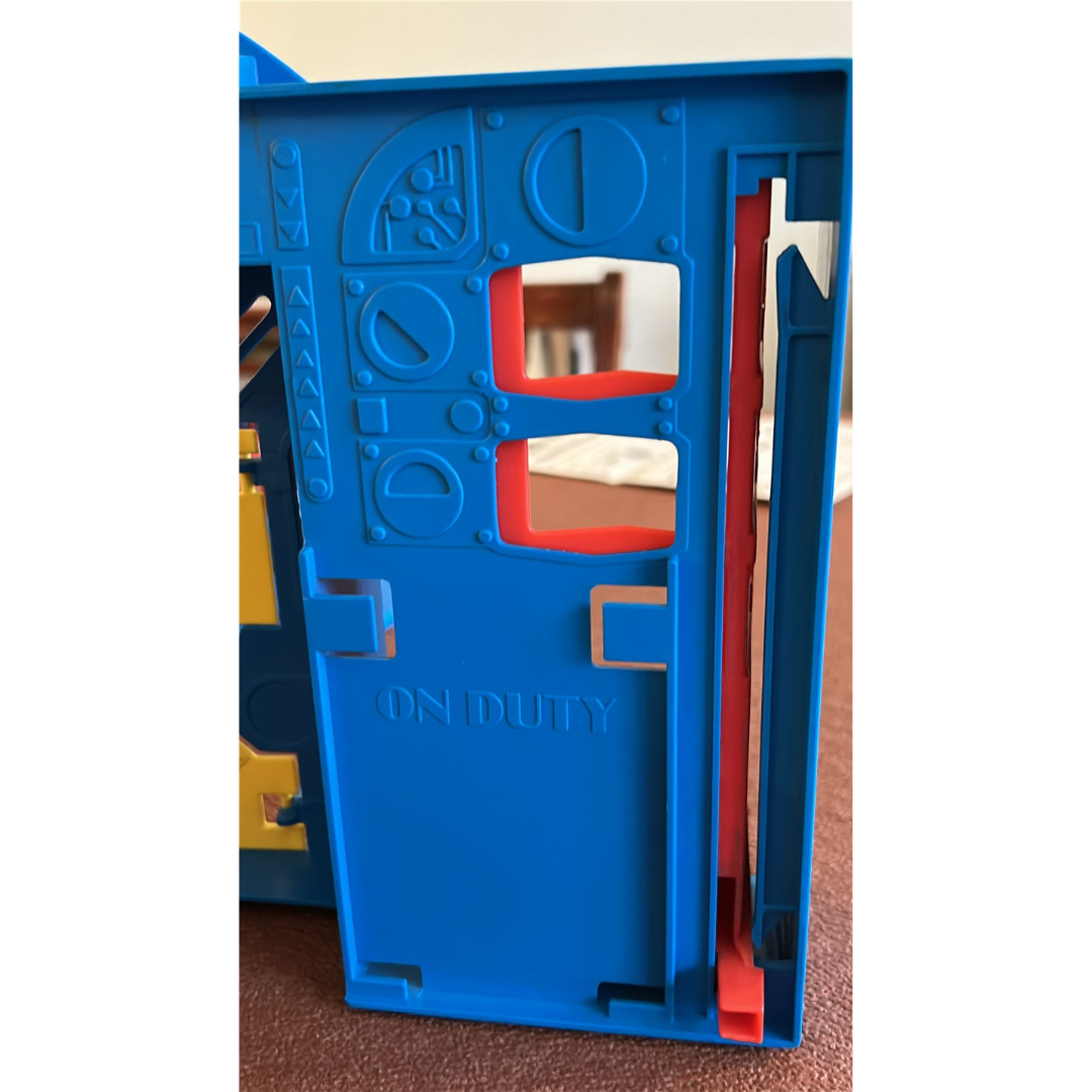 Super Powers Hall Of Justice by Kenner complete with instructions very nice