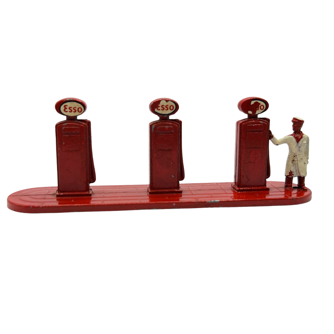 Matchbox Lesney Esso Gas Station Pump & Attendant Man some Paint Loss 489