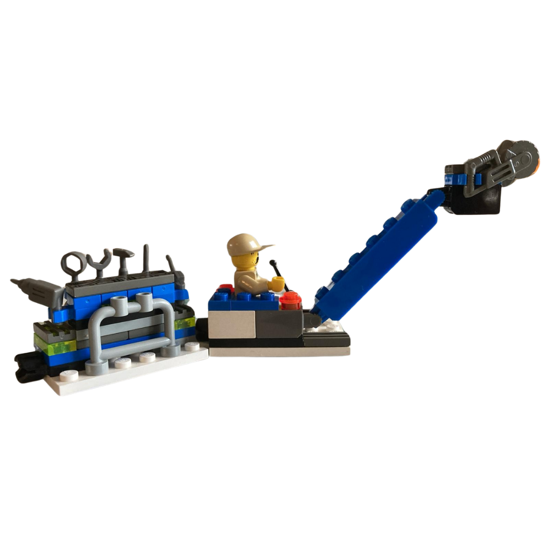 LEGO 7180 Star Wars: B-wing at Rebel Control Center Tech, Pilot, Droid. Inc