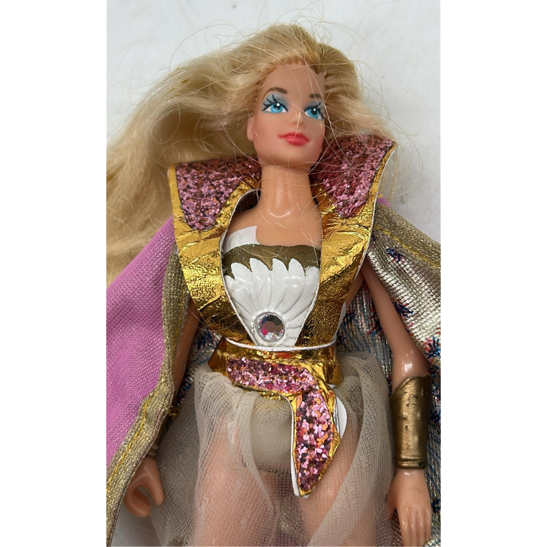 She-Ra Starburst figure with cape, helmet and skirt 473