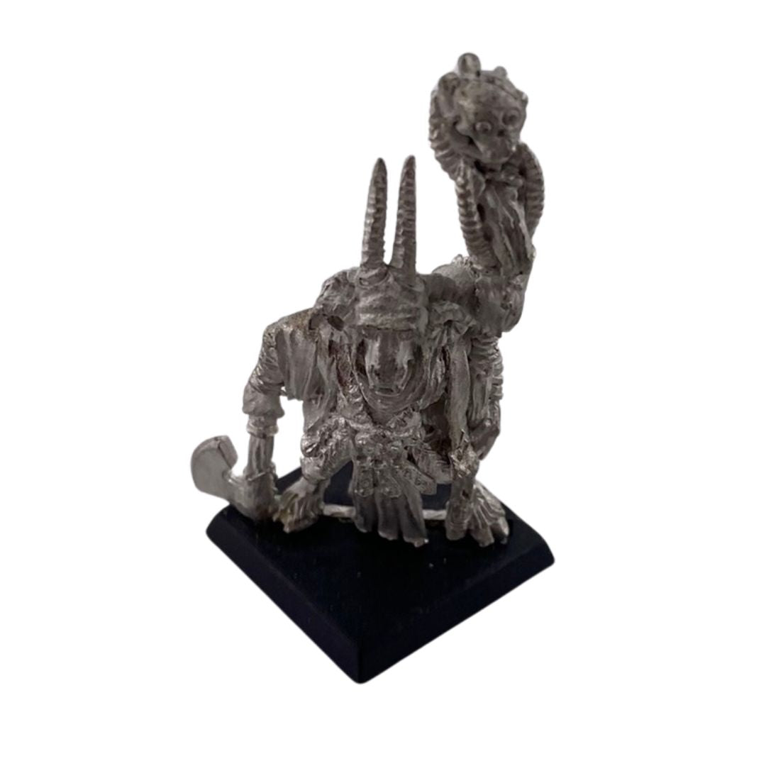 Warhammer Beastman Shaman metal figure with stand Games Workshop 400