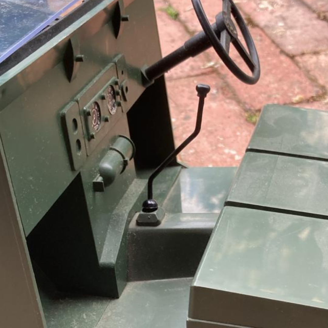 Action Man 1973 Landrover vehicle with gearstick, windscreen and rear gate VAM