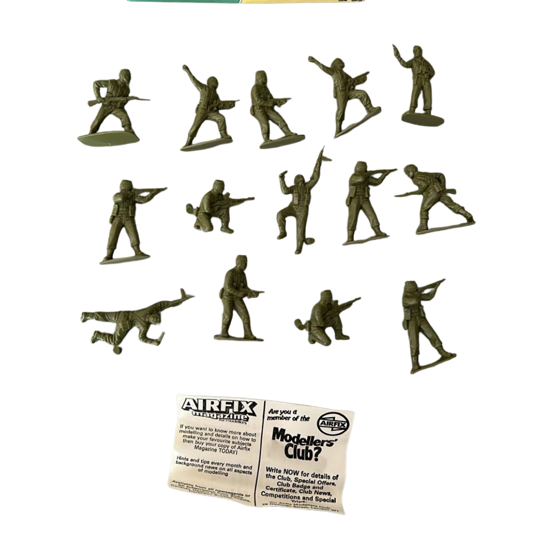 Airfix model figures British Commandos soldiers (14) with box