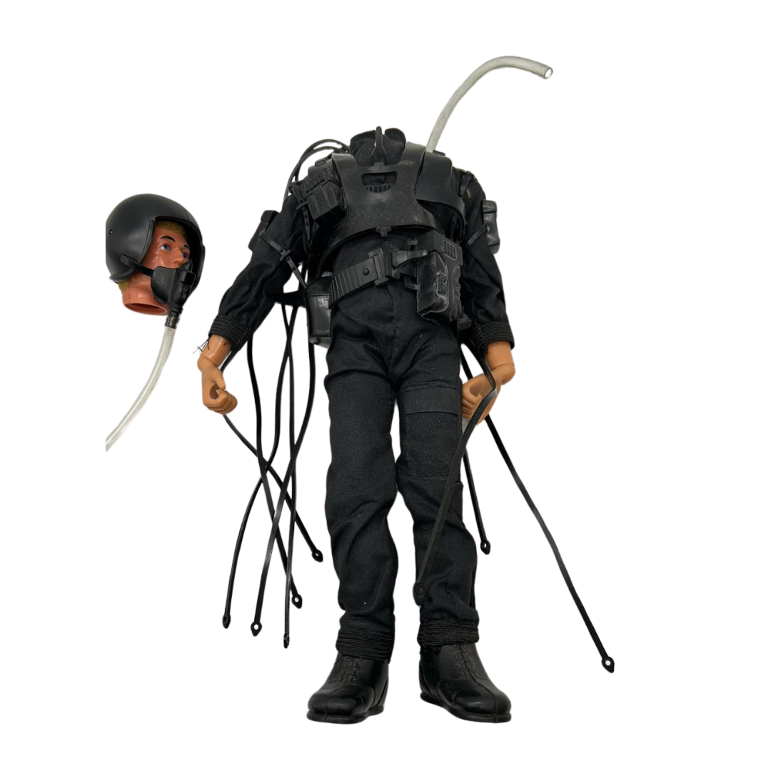 Action Man vintage SAS parachute Attack outfit & figure Palitoy VAM damaged head 141