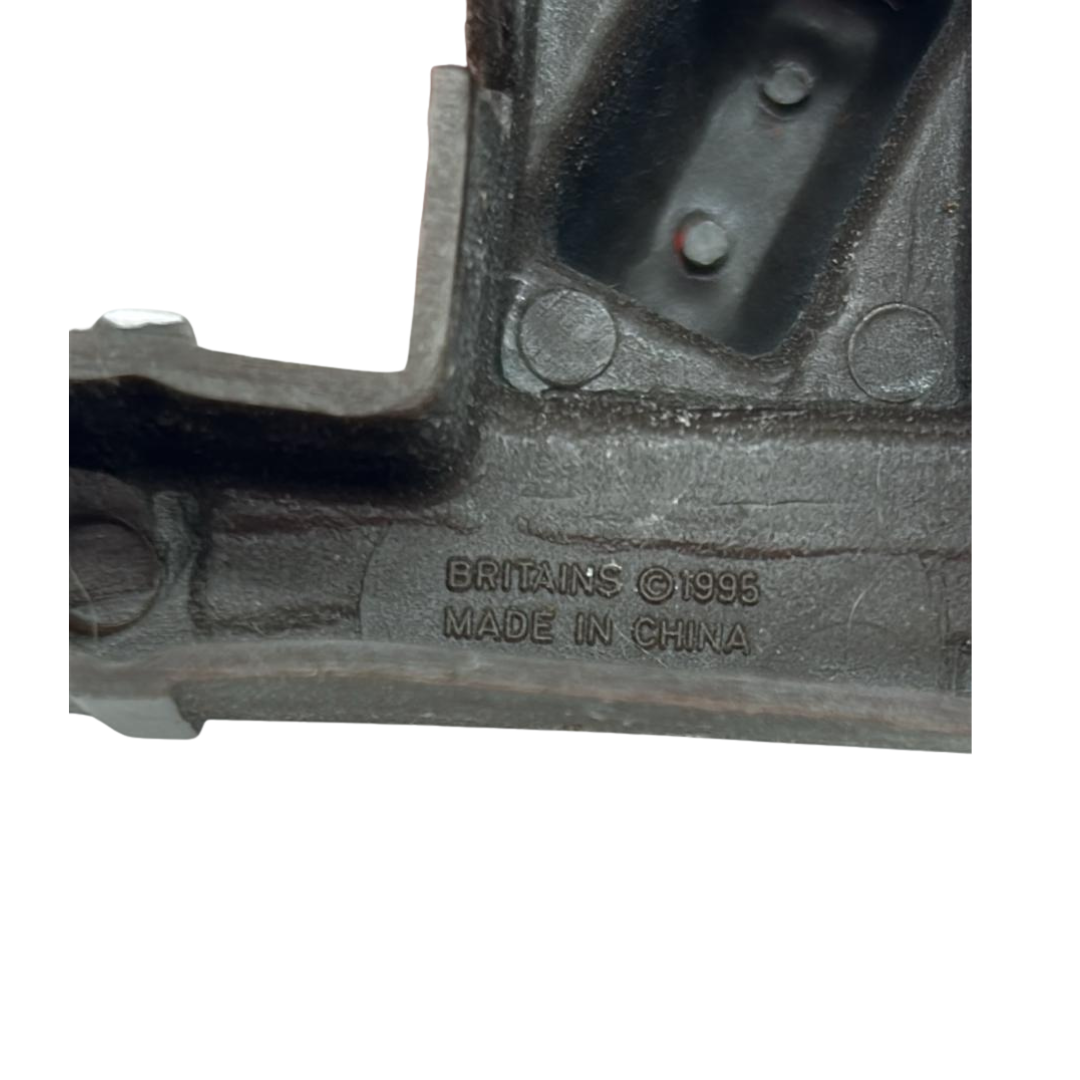 Britains part showing chest, rifle and stick part for 1995 unknown toy / set 381