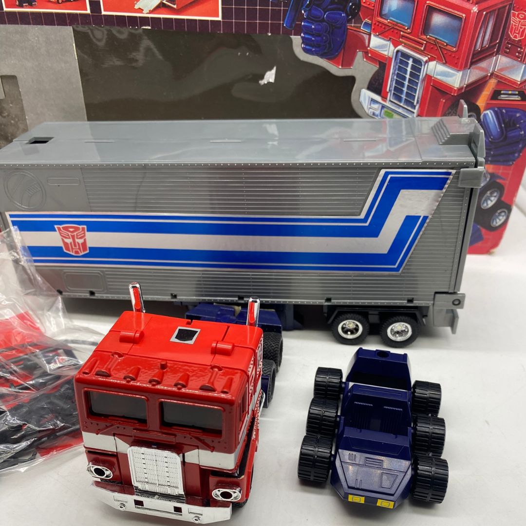 Transformers G1 Optimus Prime boxed near complete with inserts 415