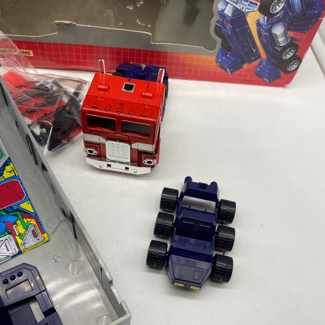 Transformers G1 Optimus Prime boxed near complete with inserts 415