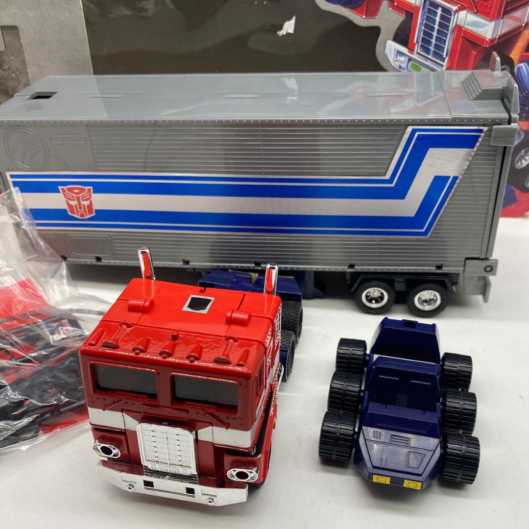 Transformers G1 Optimus Prime boxed near complete with inserts 415