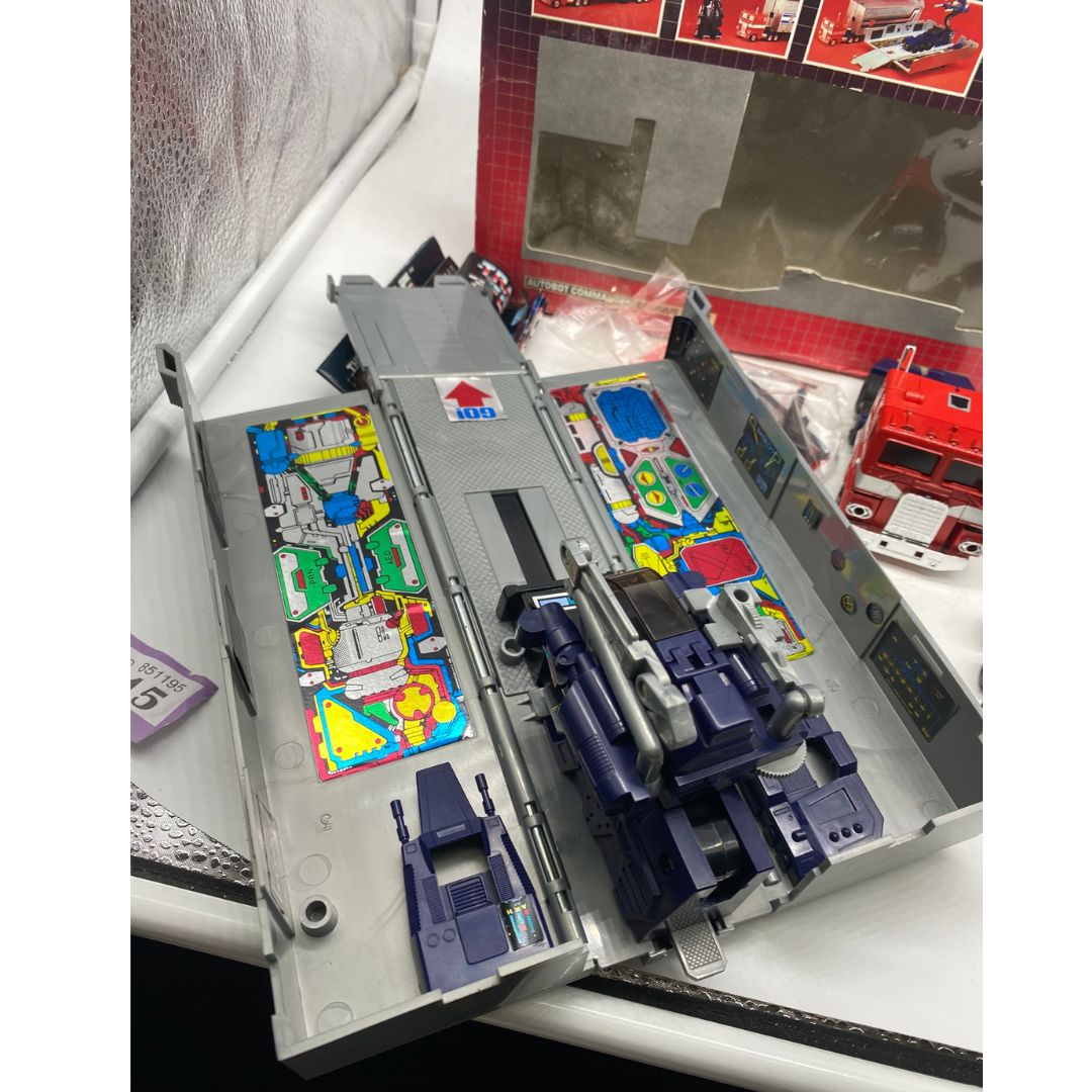 Transformers G1 Optimus Prime boxed near complete with inserts 415