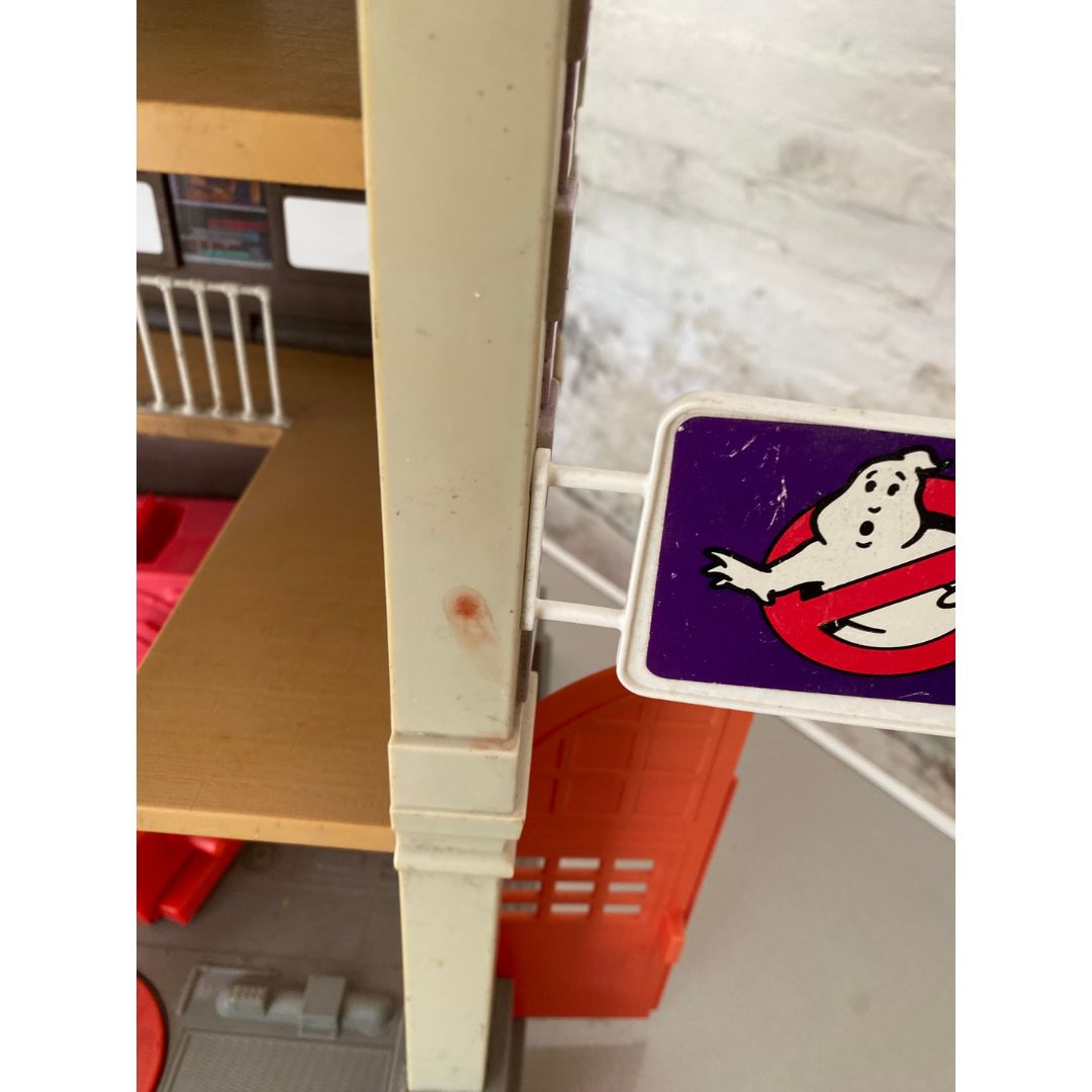 The Real Ghostbusters Fire House / Fire Station complete containment units 90