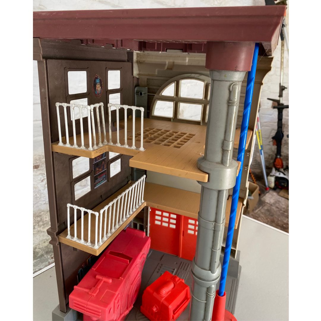 The Real Ghostbusters Fire House / Fire Station complete containment units 90