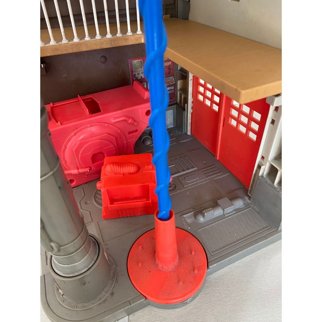 The Real Ghostbusters Fire House / Fire Station complete containment units 90