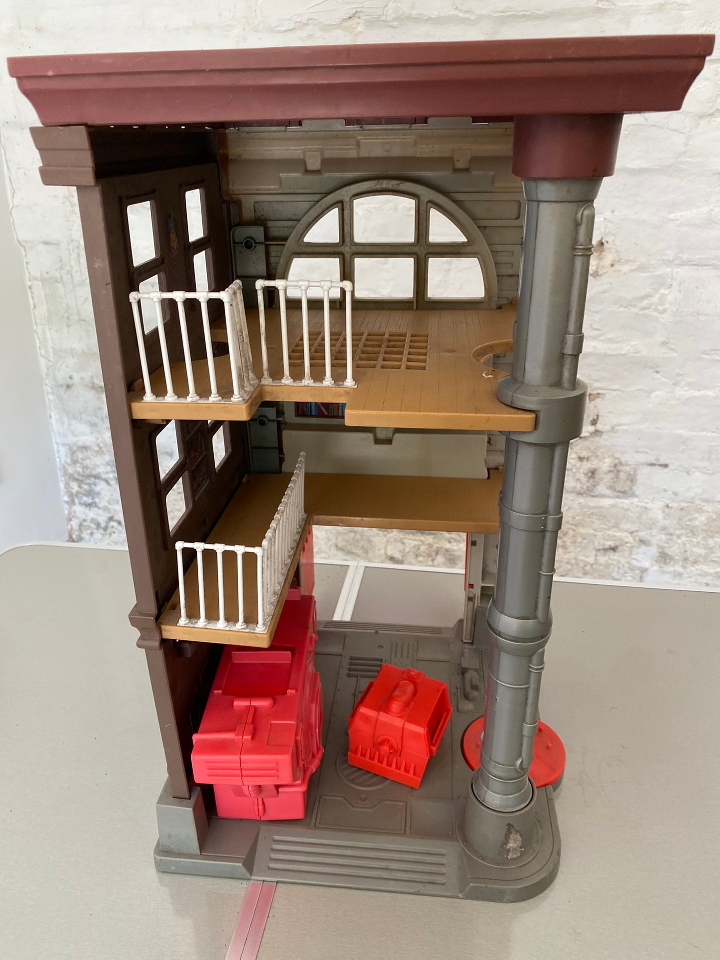 The Real Ghostbusters Fire House / Fire Station complete containment units 90