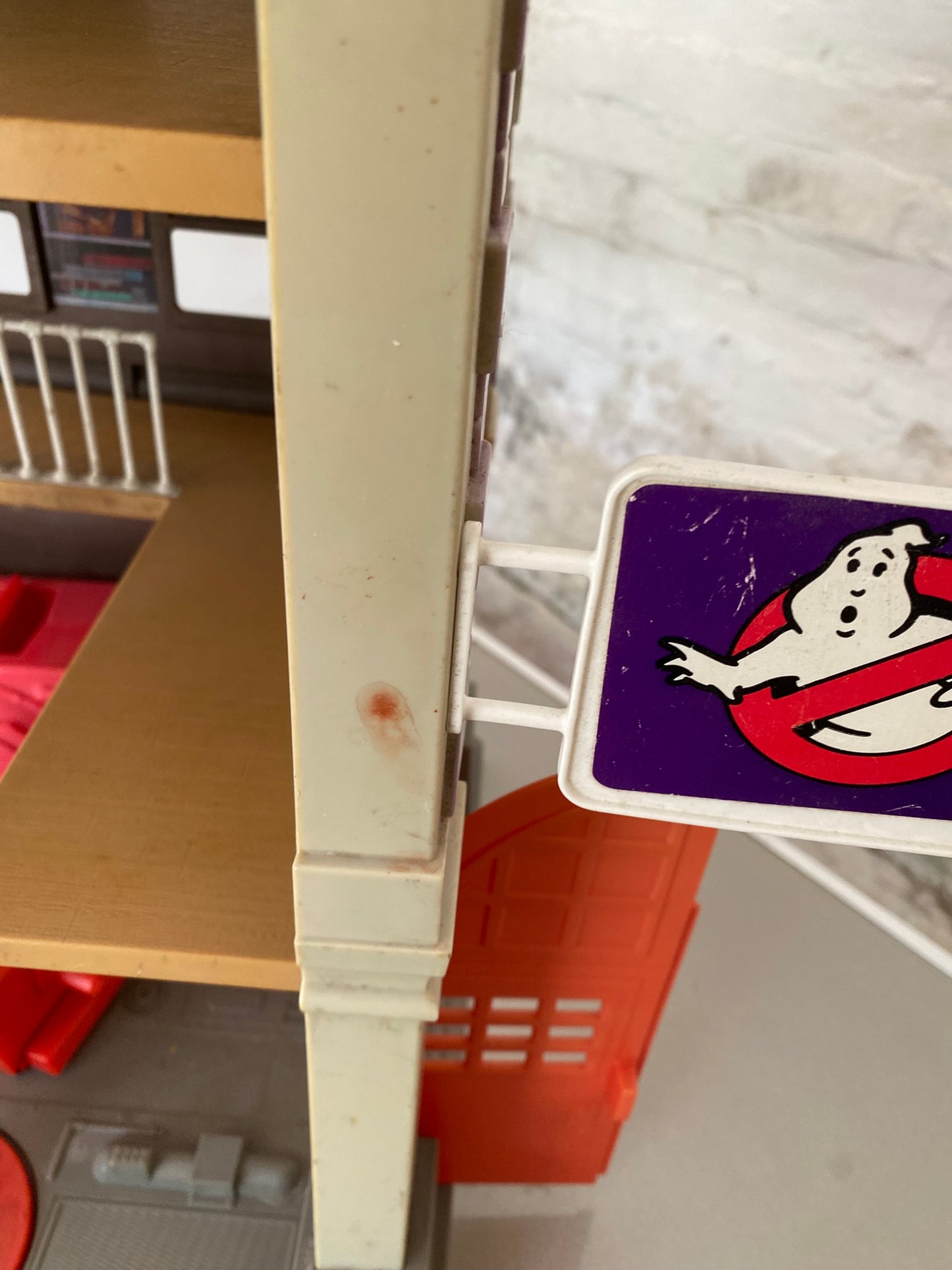 The Real Ghostbusters Fire House / Fire Station complete containment units 90