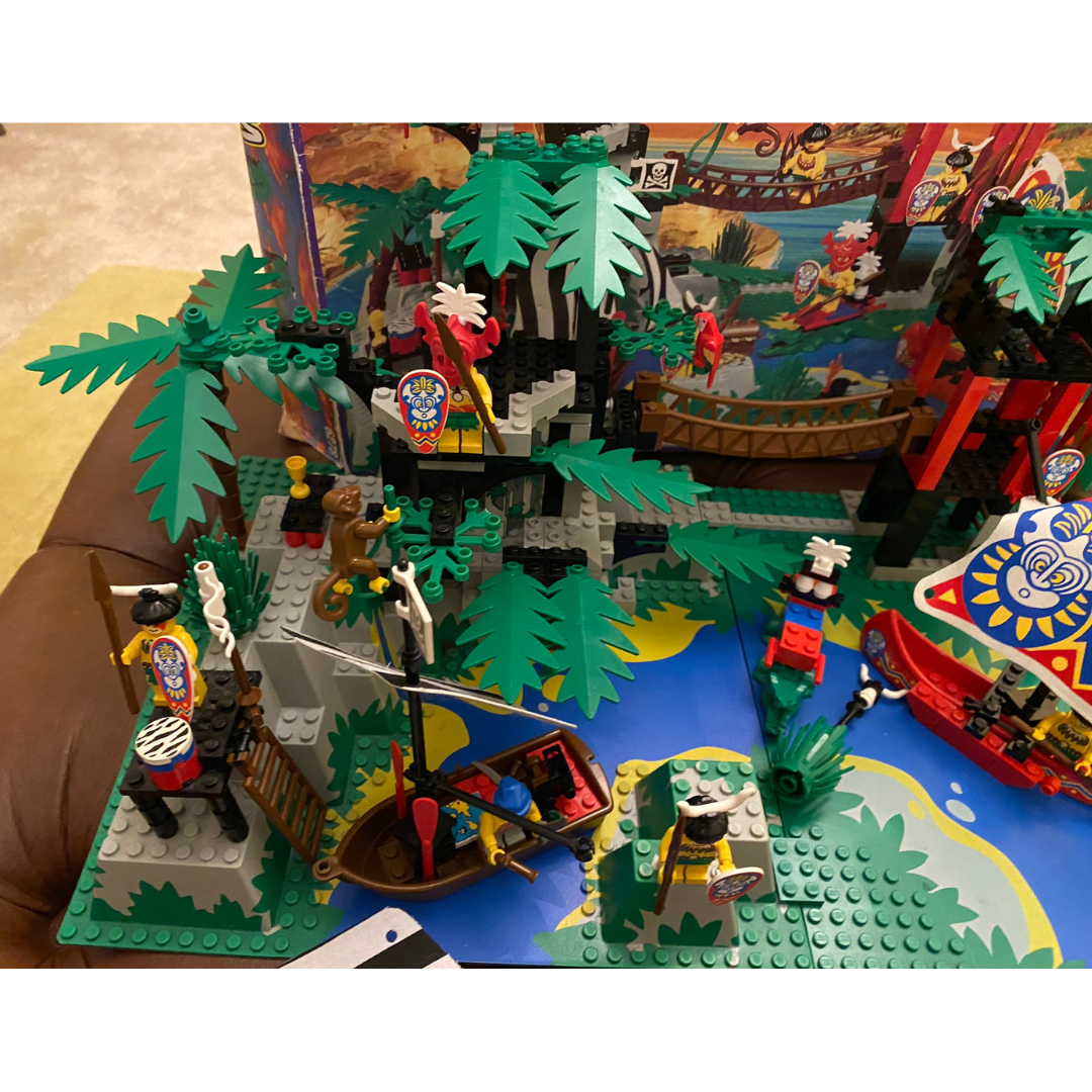 Lego 6278 Enchanted Island Pirates & Islanders with crocodile & monkey 1994