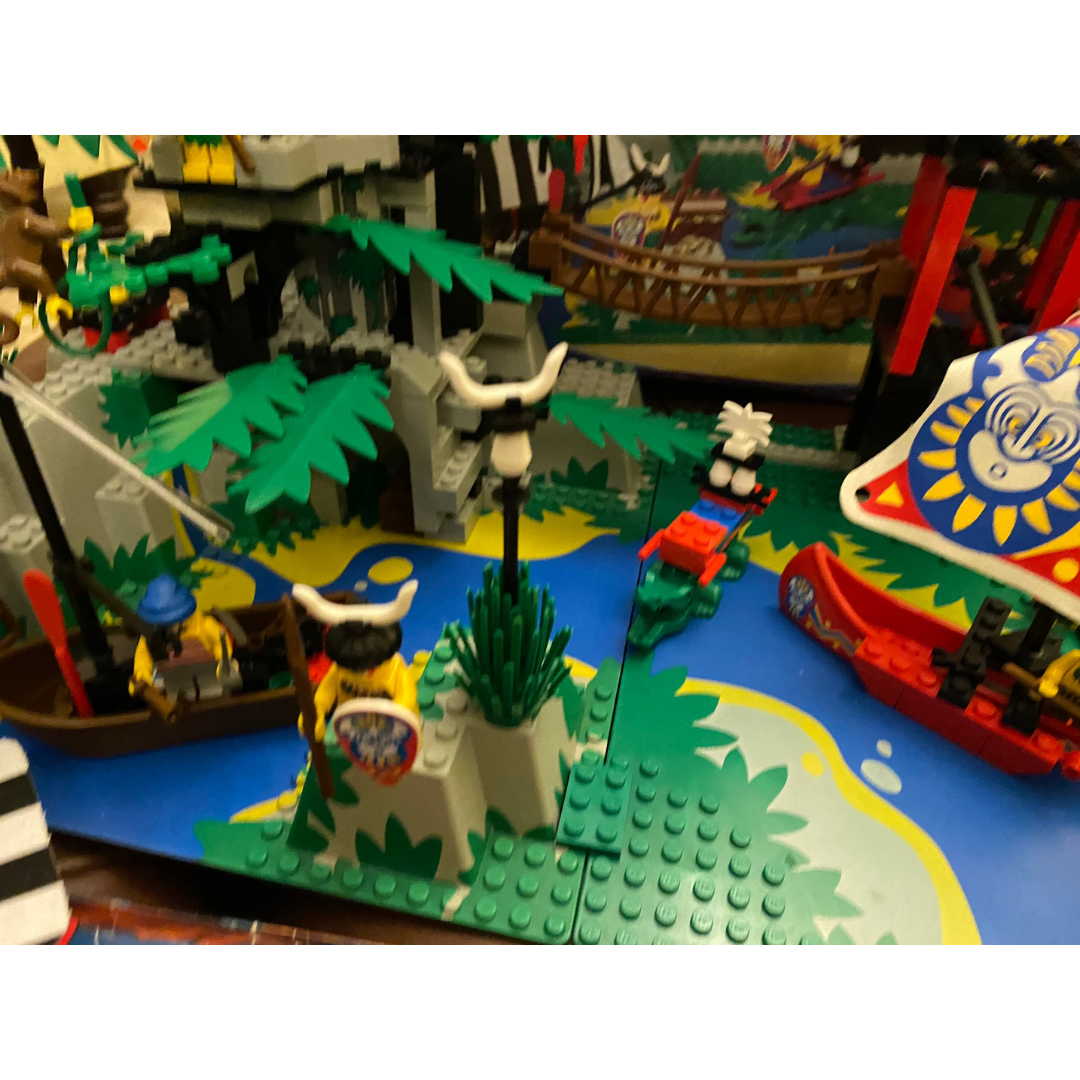 Lego 6278 Enchanted Island Pirates & Islanders with crocodile & monkey 1994