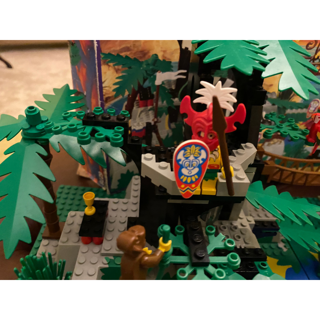 Lego 6278 Enchanted Island Pirates & Islanders with crocodile & monkey 1994