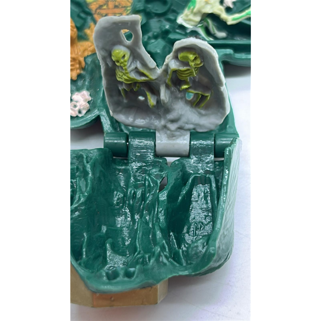Mighty Max The Hand shell part vintage zombie hand toy  260A