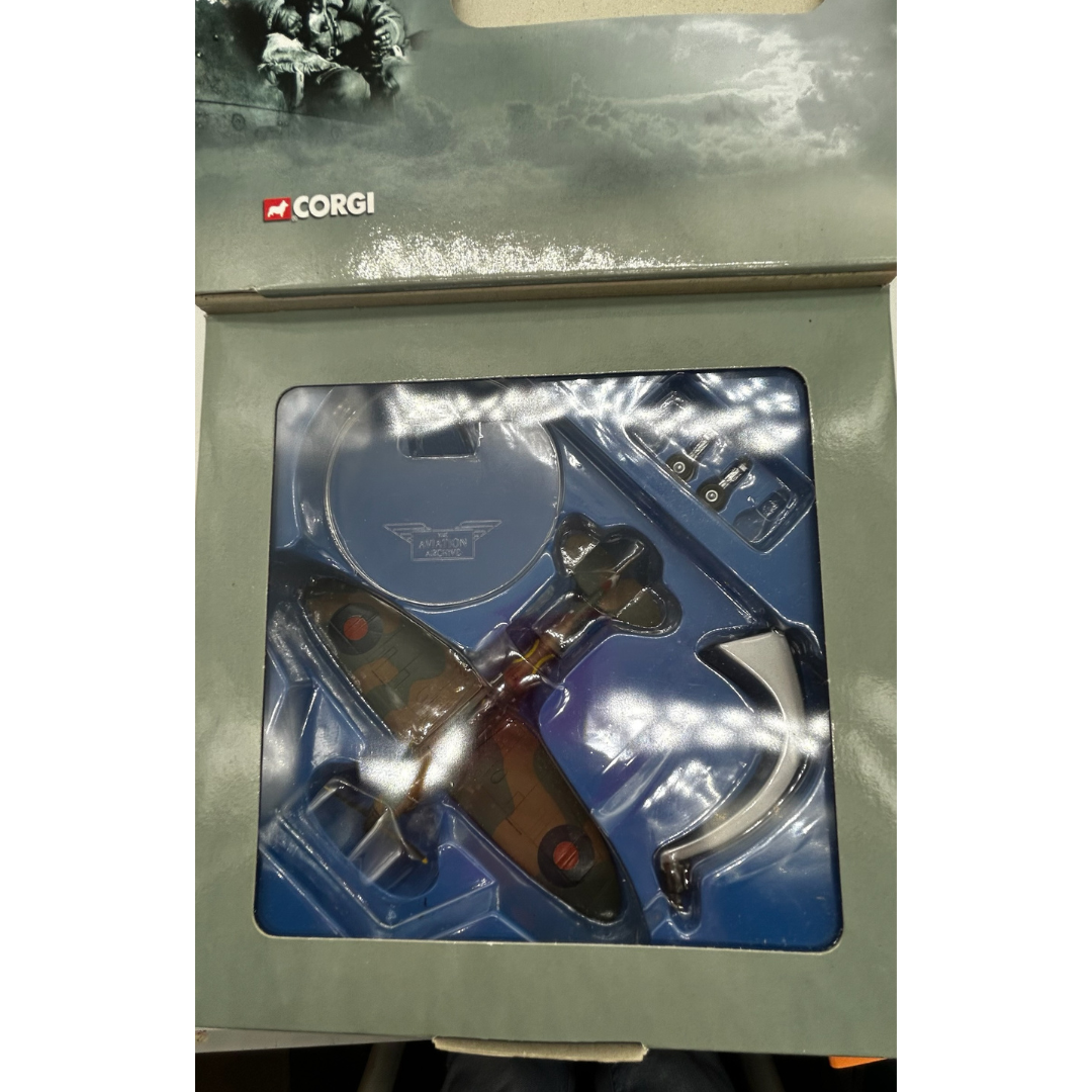 Corgi Spitfire MK1 The Aviation Archive in box with pilots notes 949