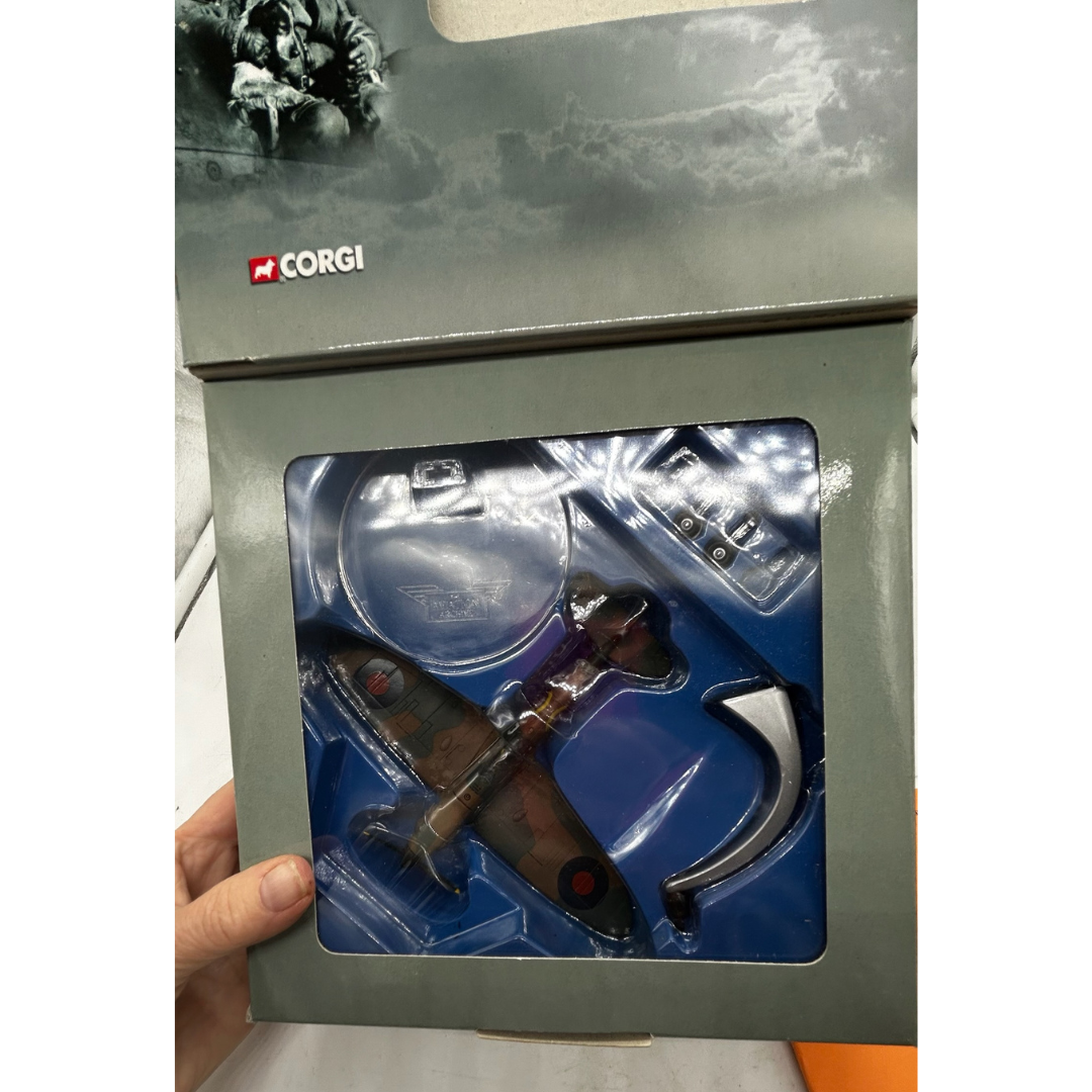 Corgi Spitfire MK1 The Aviation Archive in box with pilots notes 949
