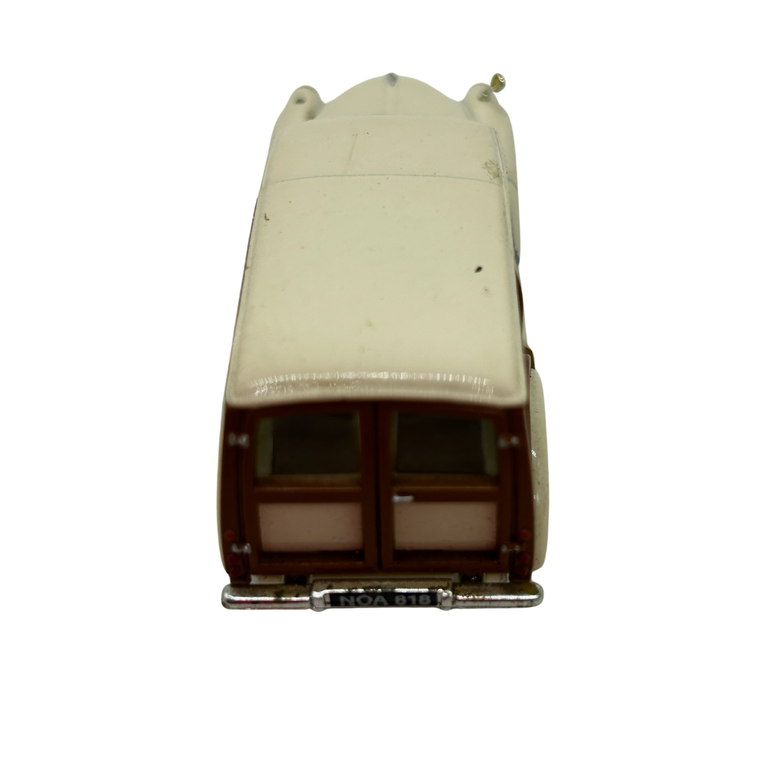 Vanguards 1:43 Morris Minor Traveller Cream die cast vintage car 428