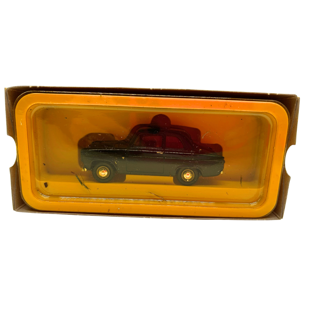 Vanguards 1:43 Ford Popular 100E Saloon in Box 340