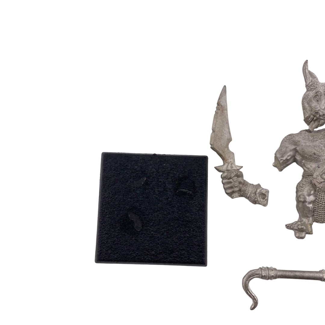 Games Workshop Warhammer Minotaur Standard Bearer