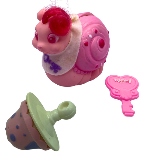 Keypers Baby Snail Pearl with rattle, bib and key brush by Tonka 320