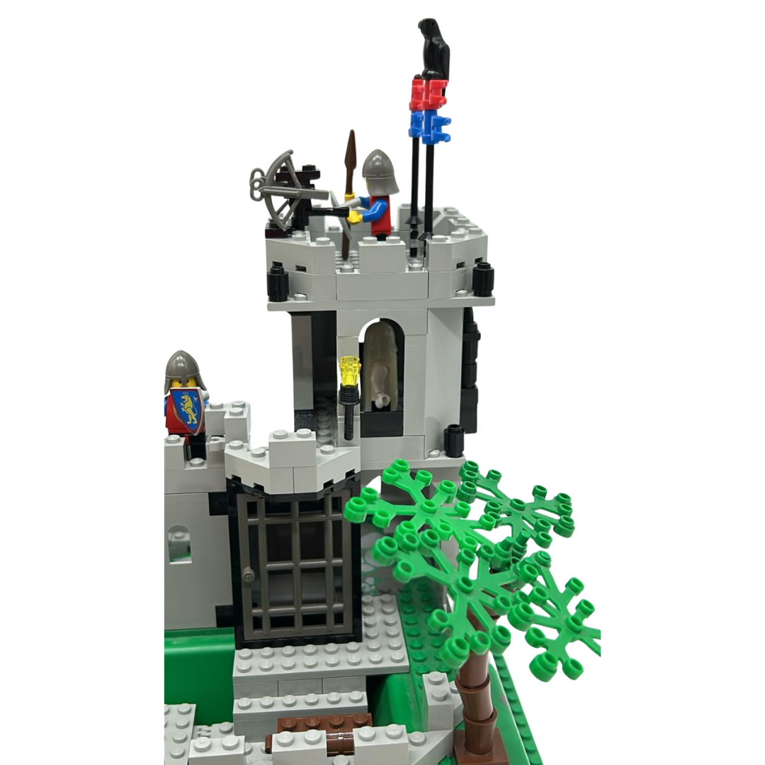 LEGO 6081 Castle Kings Mountain Fortress complete & with very nice box