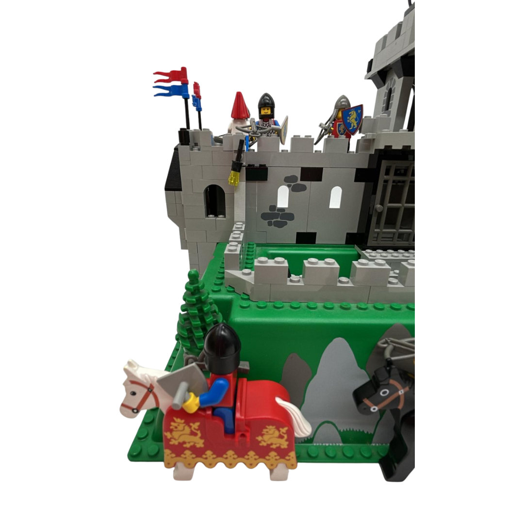 LEGO 6081 Castle Kings Mountain Fortress complete & with very nice box