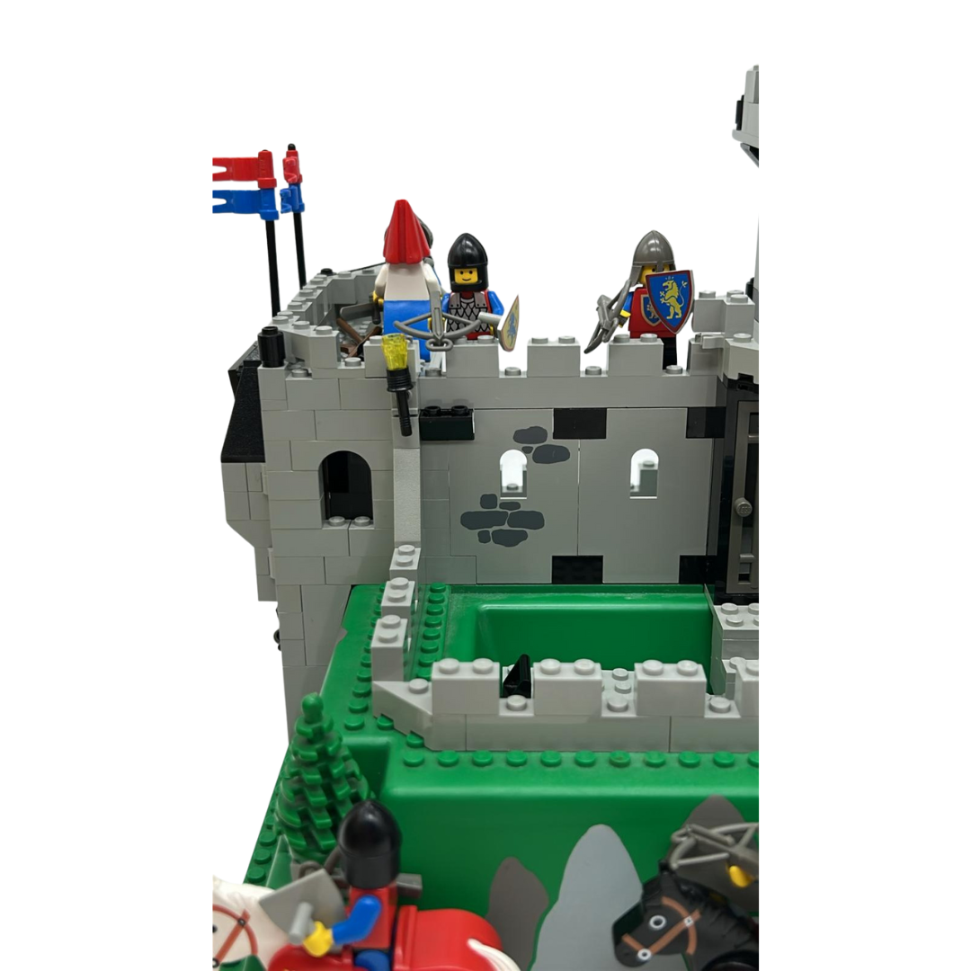 LEGO 6081 Castle Kings Mountain Fortress complete & with very nice box