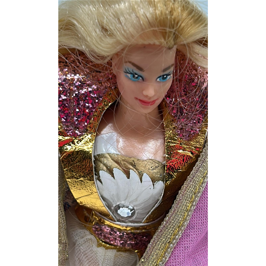 She-Ra Starburst figure with cape, helmet and skirt 473