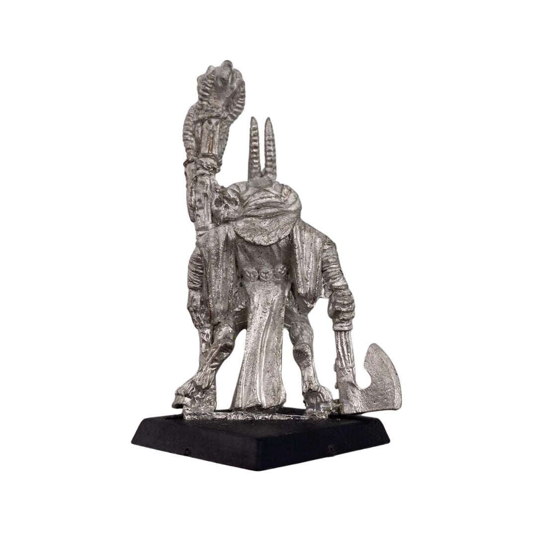 Warhammer Beastman Shaman metal figure with stand Games Workshop 400