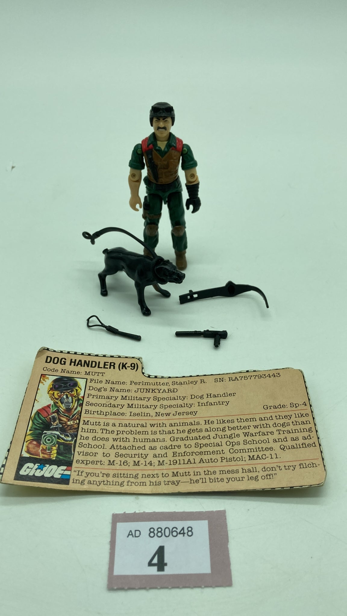 G.I. Joe Mutt and Junkyard complete with file cardcard AD880648-4